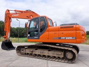 دوسان DX225LC موتور برند کامینز